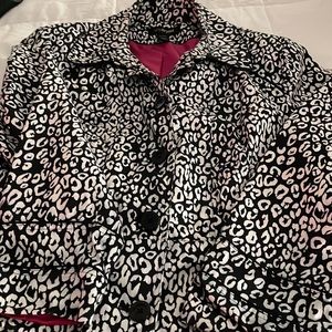 Beautiful Ladies Lane Bryant Size 18/20 Raincoat Black/White Abstract Pattern